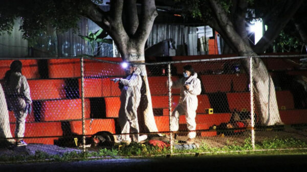Comando armado asesina a cuatro personas en campo deportivo en Cuernavaca