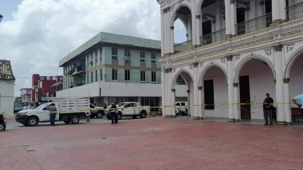 Atacan ayuntamiento de Veracruz; hay un muerto y dos policías heridos