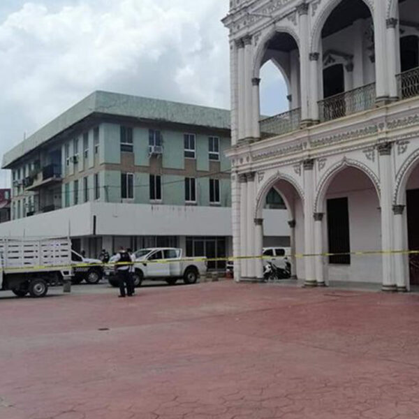 Atacan ayuntamiento de Veracruz; hay un muerto y dos policías heridos
