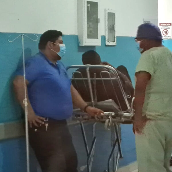 Cancún: Hombre se salvó de ejecución al arrojarse del auto de sus captores