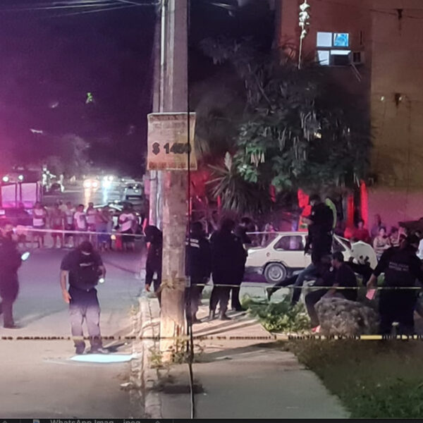 Cancún: Dos jóvenes son baleados en Corales, uno muere