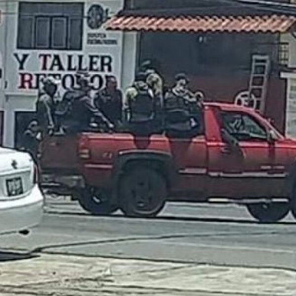 Video: Enorme convoy de civiles armados entra a Pátzcuaro Michoacán