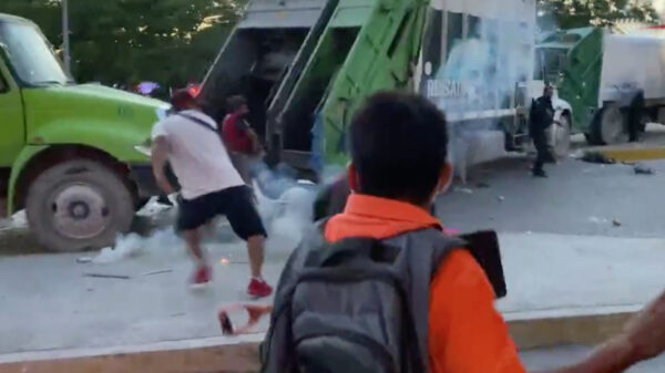 Cancún: Policía Quintana Roo se enfrenta a recolectores de basura