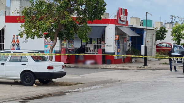 Cancún: Ejecutan a un hombre mientras compraba cervezas en Prado Norte