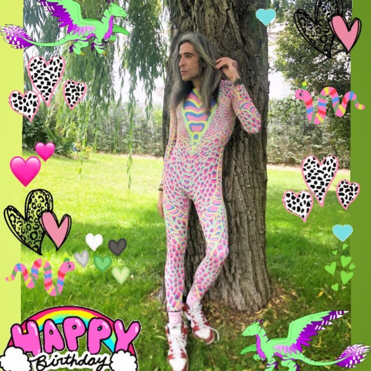 Esposo de Alaksa posa con el mismo look de Belinda y Danna Paola