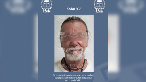 Extranjero "bisneaba" con certificados de vacunación falsos, fue detenido