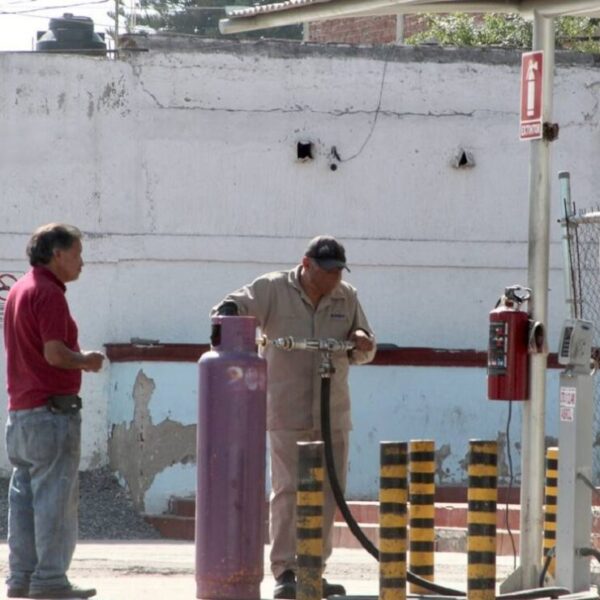 Monopolios elevan el precio del gas; analiza AMLO poner precio máximo