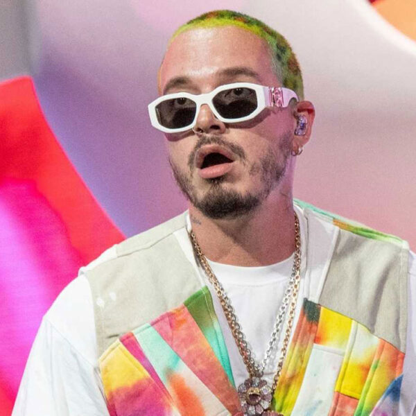 J Balvin se enoja porque le exigen mostrar fotos de su hijo Río