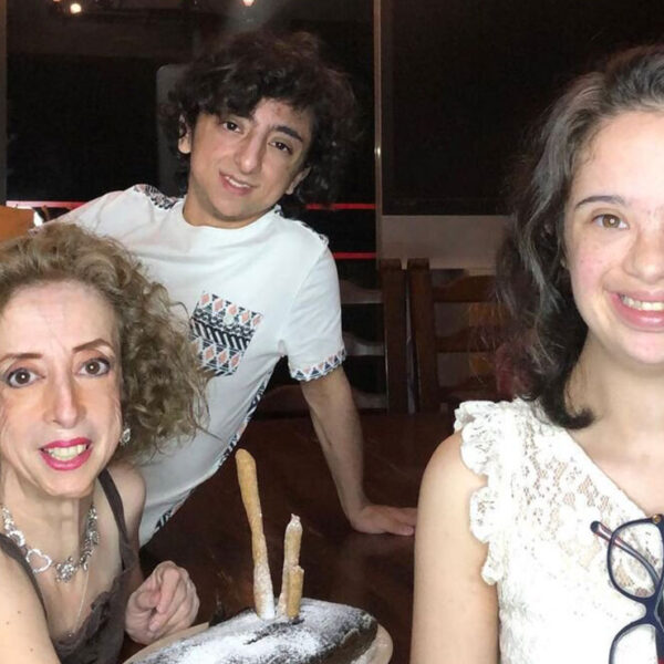 La Güereja y su hijo reaparecen para aplicarse la vacuna contra el Covid