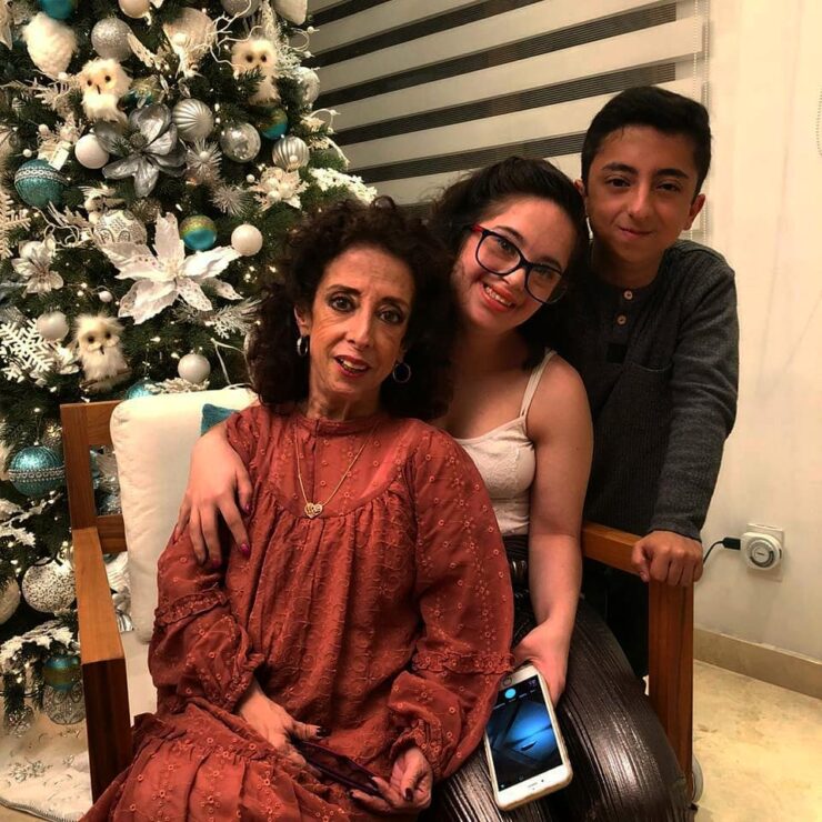 La Güereja y su hijo reaparecen para aplicarse la vacuna contra el Covid