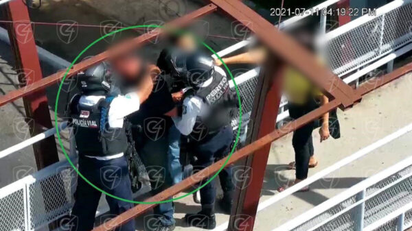 Lo salvan de tirarse de un puente pero se suicida en cuartel de Veracruz