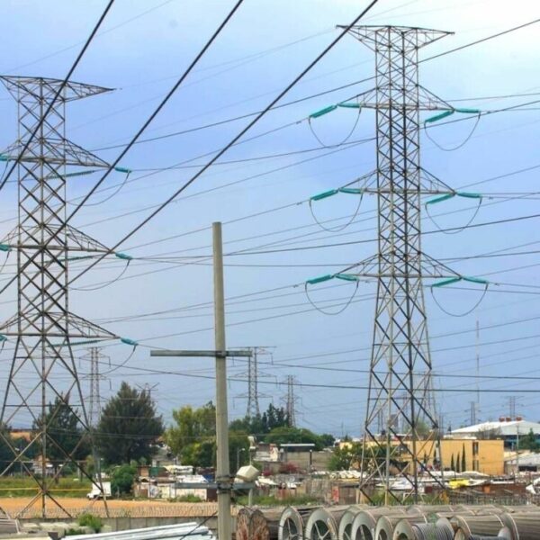 Tribunal revoca fallos en contra de la ley eléctrica