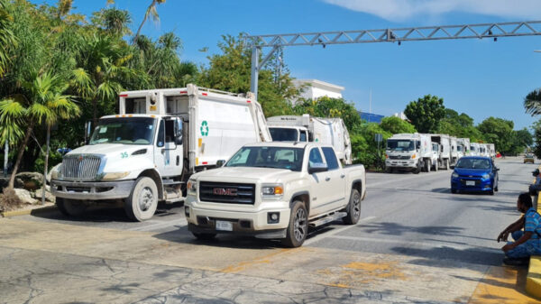 Cancún: Se manifiestan recolectores de basura en ayuntamiento