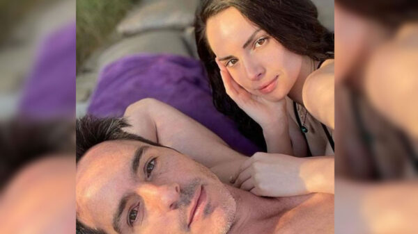Mauricio Ochmann le manda serenata virtual a su novia Paulina Burrola