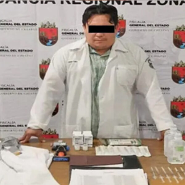 Asegura FGE a médico por aplicar vacunas falsas contra el covid-19