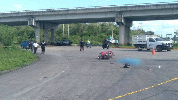 Traíler arrolla y mata a motociclista en tramo Valladolid-Tizimín