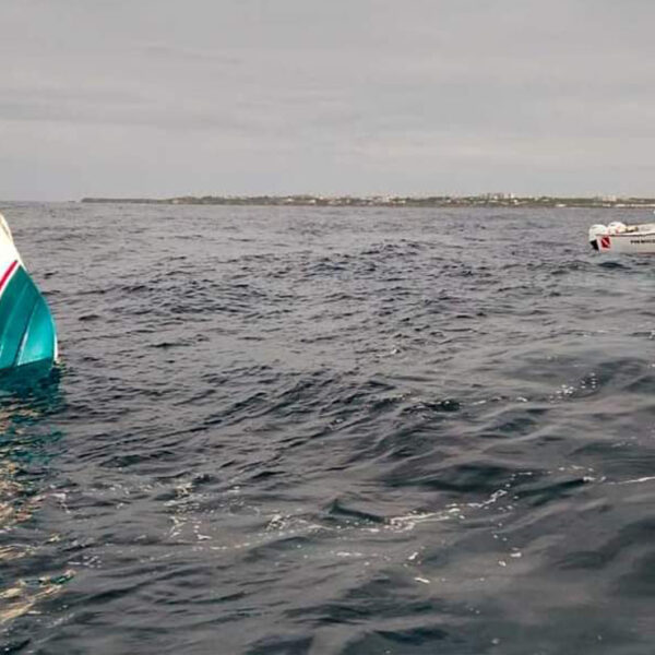 Naufraga lancha con pasajeros en Isla Mujeres, hay tres muertos