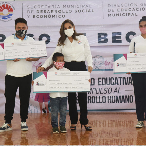 Gobierno de Cancún realiza segundo pago de becas municipales