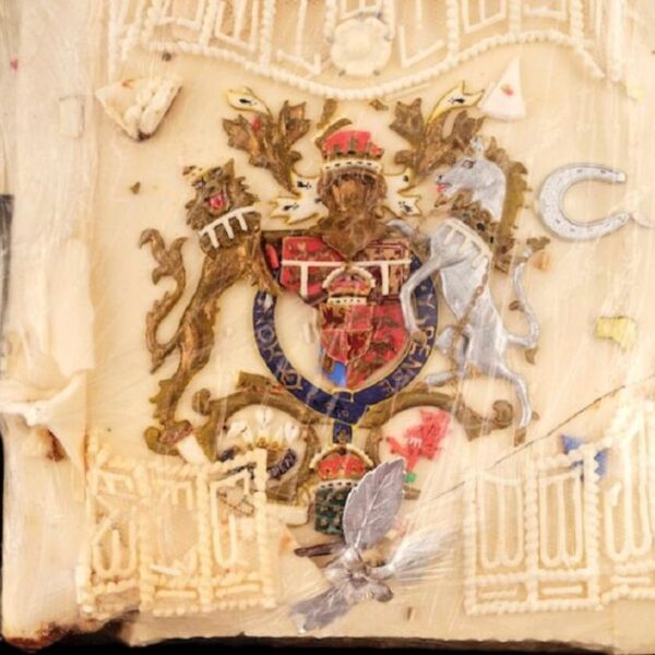 Subastarán rebanada de pastel de bodas de Lady Di y Carlos