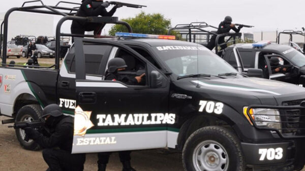 Ataca grupo armado a autobús de policías en Tamaulipas