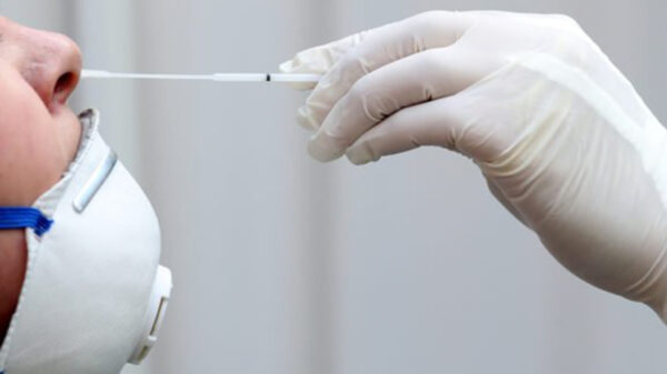 Cancún: Suspenden a 16 laboratorios por aplicar pruebas covid sin permisos