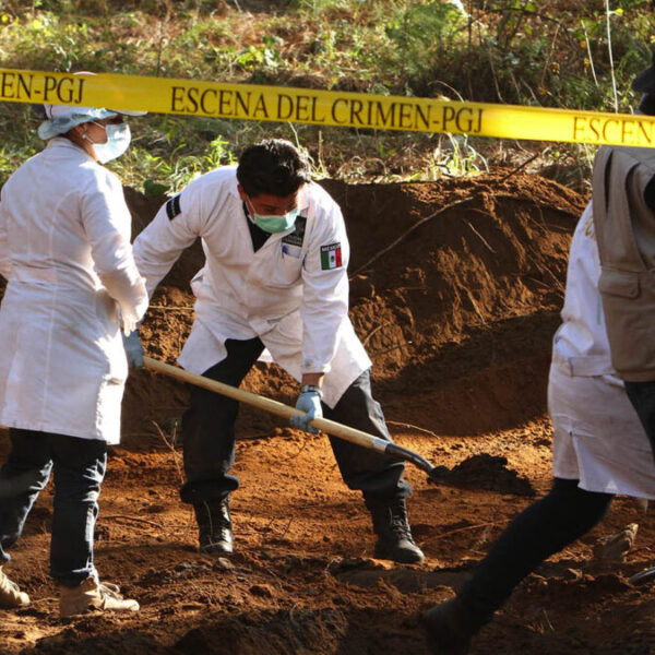 Encuentran autoridades restos de 16 personas en Michoacán