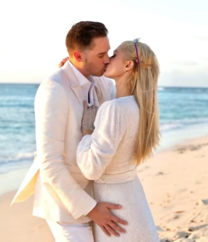 Revelan que Paris Hilton podría estar embarazada de Carten Reum