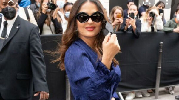 Salma Hayek es duramente criticada por ignorar a la prensa francesa