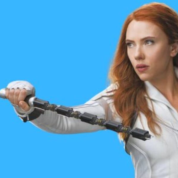 Por este motivo Scarlet Johansson demanda a Disney