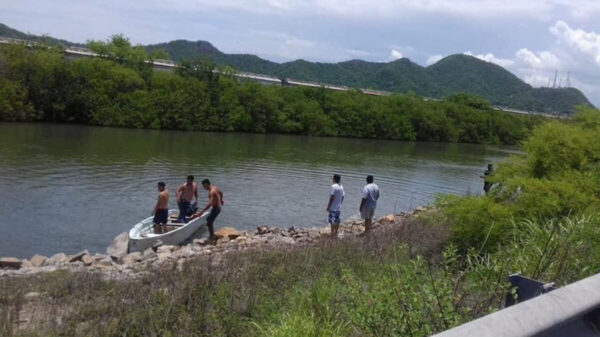 Hombre se ahoga tras salvar a su menor hija en Colima