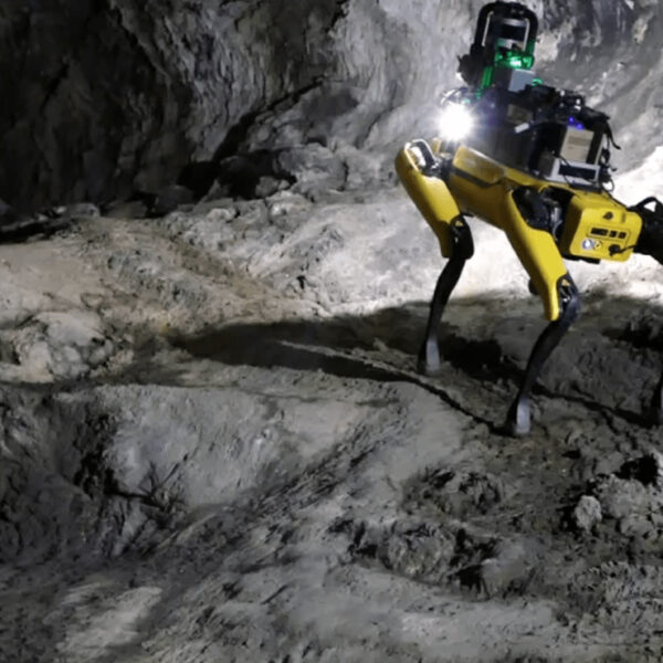 Video: "Spot" el perro robot que entrena para misión en Marte