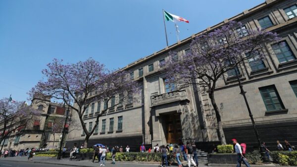 Ordena la Corte a INE e INEGI bajar sueldos por debajo al del presidente