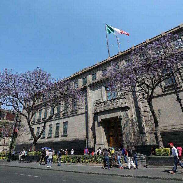 Ordena la Corte a INE e INEGI bajar sueldos por debajo al del presidente