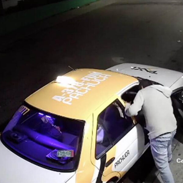 Mujer es golpeada y arrastrada por un taxista en Pachuca