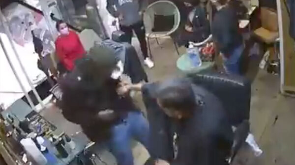 Video: Terror en barbería de EdoMex durante asalto