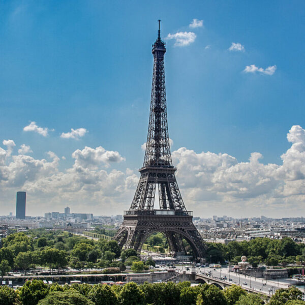 Reabre Torre Eiffel tras 8 meses de cierre por la pandemia