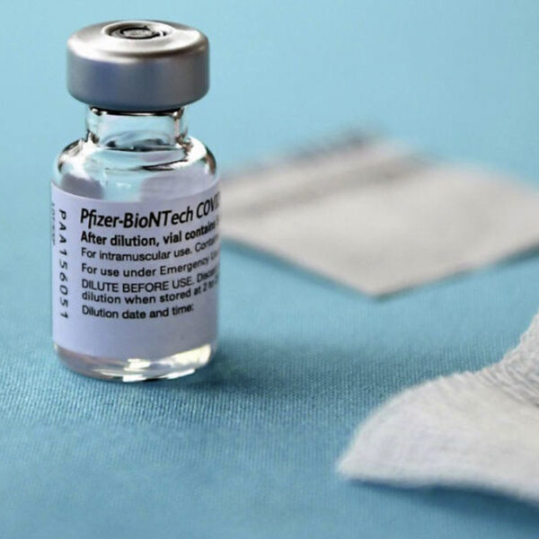 Reportan primer caso de parálisis facial por vacuna Pfizer contra Covid-19