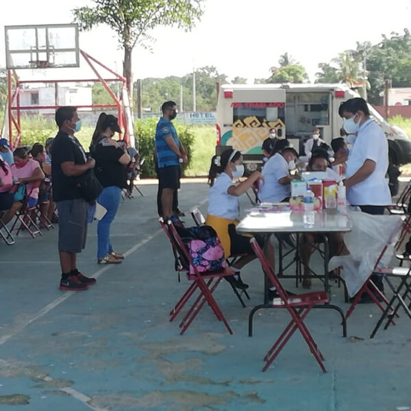 Exitosa primera jornada de vacunación covid en Kantunilkín para treintañeros