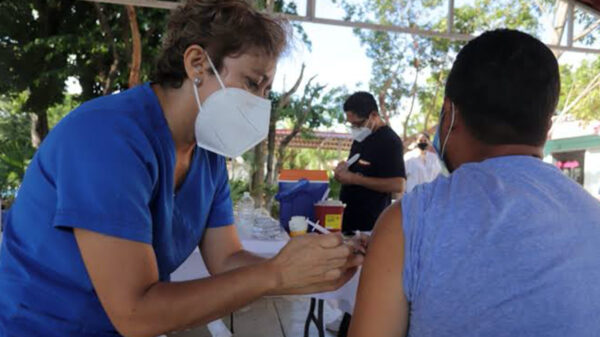 Inicia en Chetumal vacunación contra el covid-19 a treintañeros