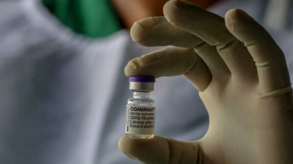 ¡Cuidado! Vacunas antiCovid Pfizer y Moderna podrían causarte miocarditis