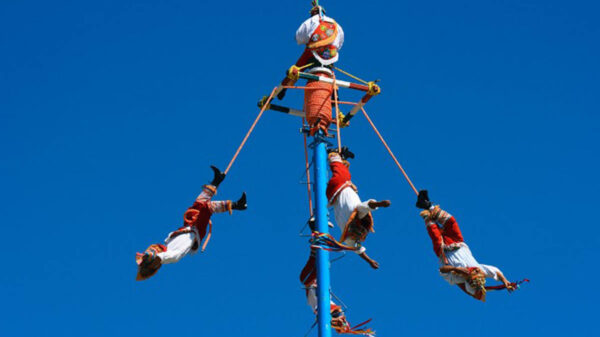 Piden Voladores de Papantla disculpa pública por discriminación en video de Moneyman