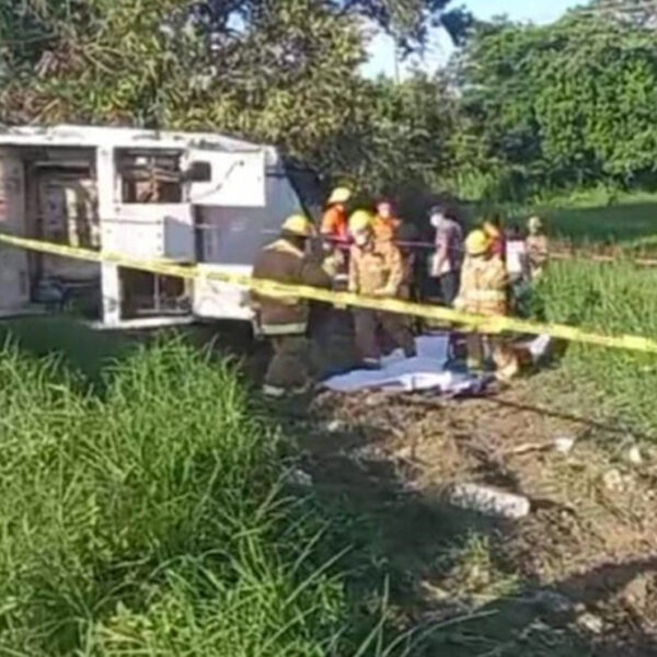Vuelca camión recolector de basura y mueren cuatro trabajadores