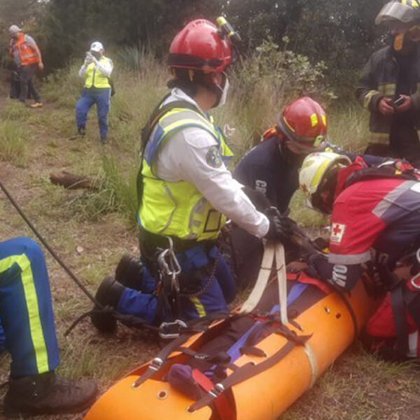 Caen seis personas a cráter de volcán en CDMX, una muere