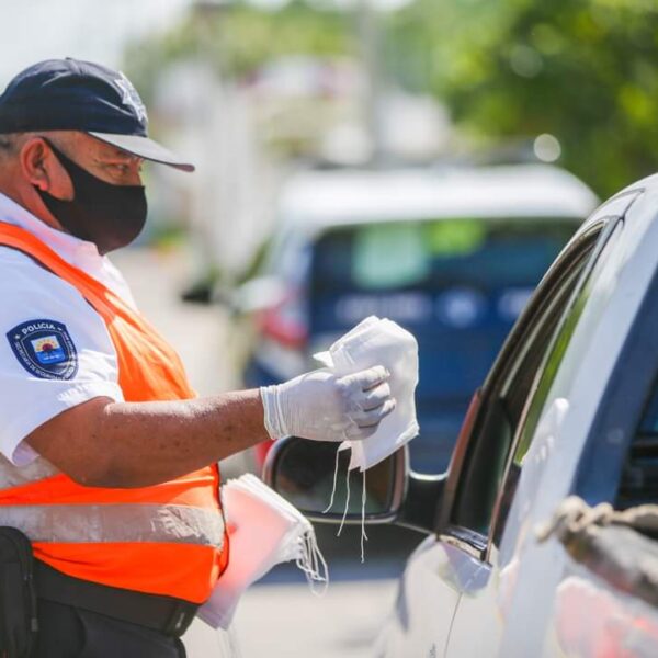 Pedro Joaquín adquiere cubrebocas a sobreprecio y a empresa informática.