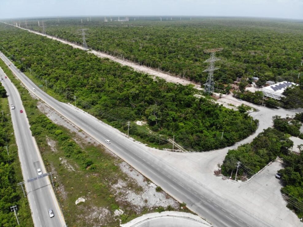 •La primera etapa de la vialidad alterna se concluirá en unos 45 días, para agilizar el tránsito vehicular en la Riviera Maya.