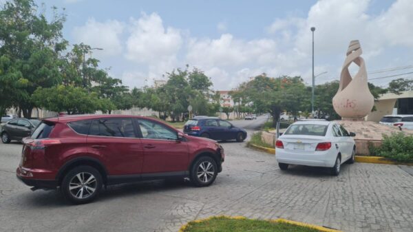 Choque en la Yaxchilán y Labná en la Supermanzana 21 de Cancún (VIDEO).