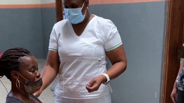 Belice decreta toque de queda y cierre de comunidades por repunte de Covid-19.