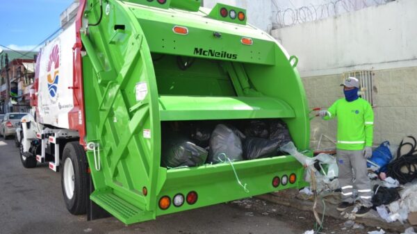 Incrementan vacacionistas la generación de basura en Cancún.