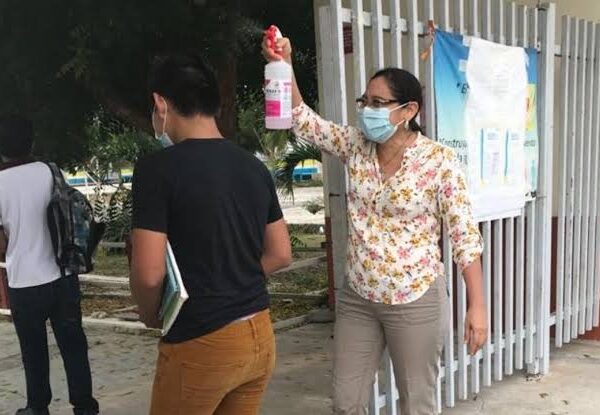 Necesario postergar clases presenciales por casos pediátricos de Covid-19.