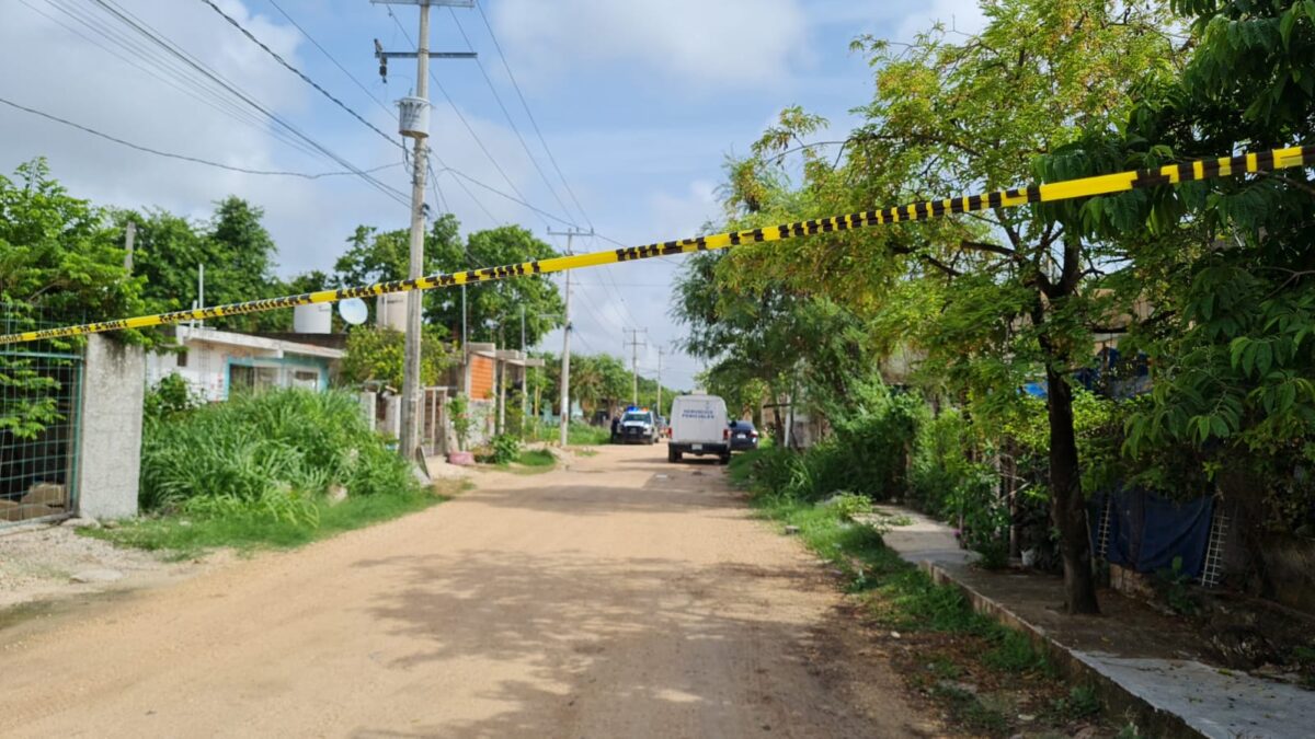 Cancún: Hallan cuerpo ensabanado en la colonia Alfredo de la Supermanzana 242; al parecer la víctima fue ejecutada a balazos.